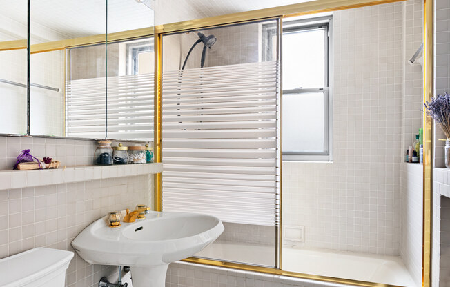 1 bed, 1 bath, 850 sqft, $5,250, Unit 12E