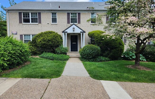 1 bed, 1 bath, 663 sqft, $2,050, Unit D-04