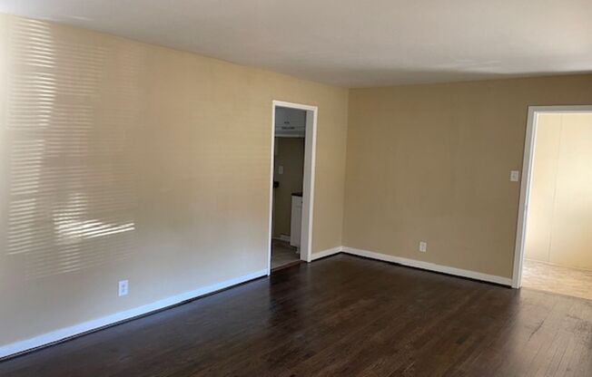 3 beds, 1 bath, $895