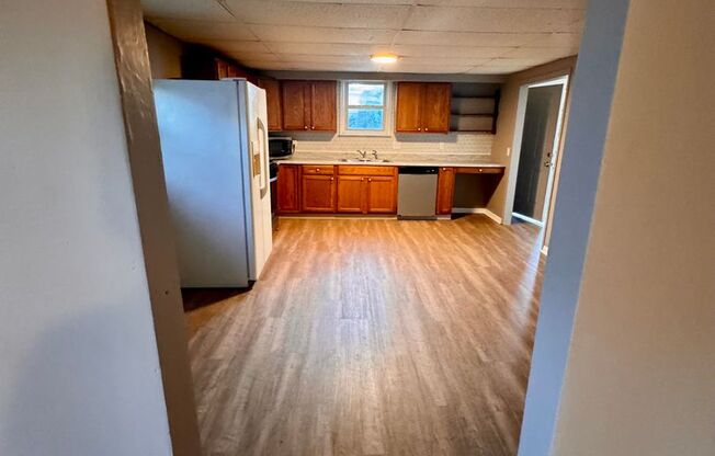 2 beds, 1 bath, $1,050