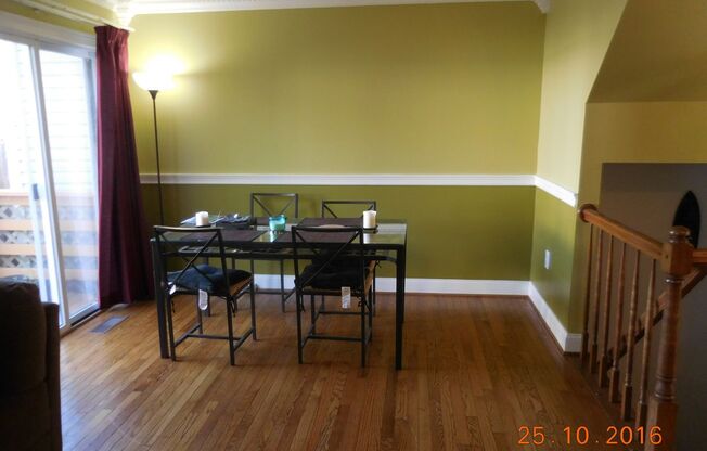 Leesburg Townhouse with Amenities