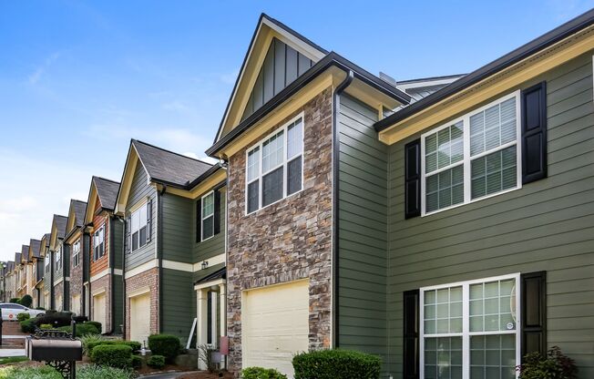 Spacious 3BR/2.5BA Townhome in Prime Stoney Pointe Location Near Camp Creek