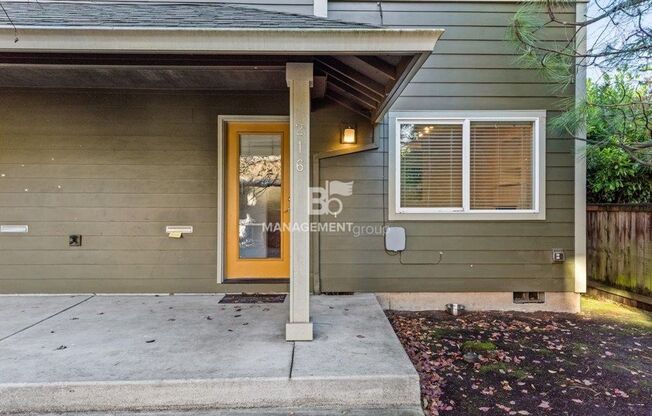 Modern Close-In NE Portland Townhome -- Light & Bright!