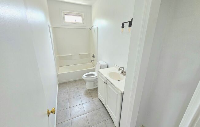 Spacious Multi-Family Apartments for Rent in the Heart of New Haven!