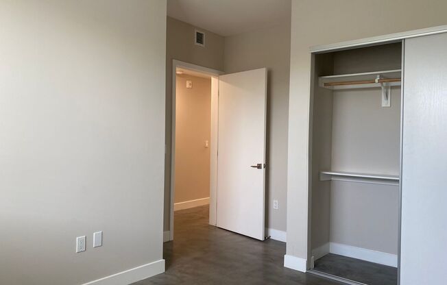 2 beds, 1 bath, 715 sqft, $2,600, Unit 11246-207