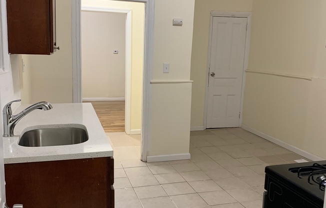BEAUTIFULLY RENOVATED DOWNTOWN NEWARK HOME* BRAND NEW SS APPLIANCES*GRANITE COUNTERTOPS*HARDWOOD FLRS*COMMUTER FRIENDLY LOCATION*PETS OK*AVAILABLE NOW!!!