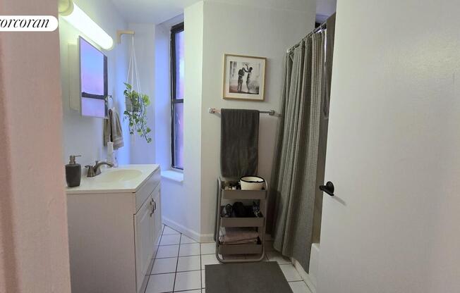 301 W 21 ST