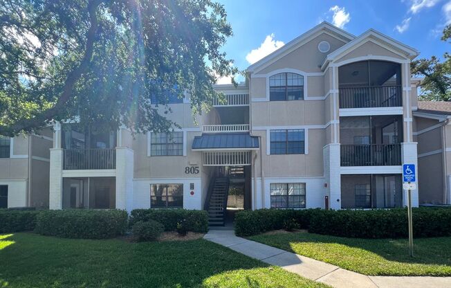 Beautiful 1st floor condo available now! NOW OFFERING A MOVE IN SPECIAL!!