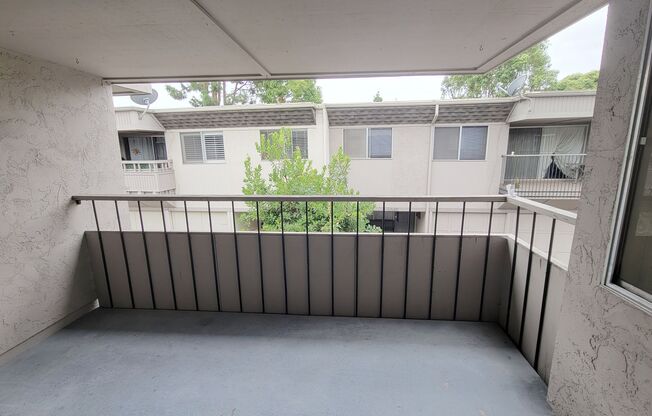 3 bd/2 ba Townhouse close to USD.