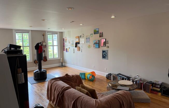 **$500 rent credit with lease starting on or before 08/05/2026**
