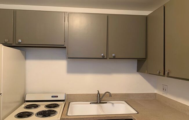 Two bedroom apt, Salt Lake City; 1,000 sq ft;Covered Parking