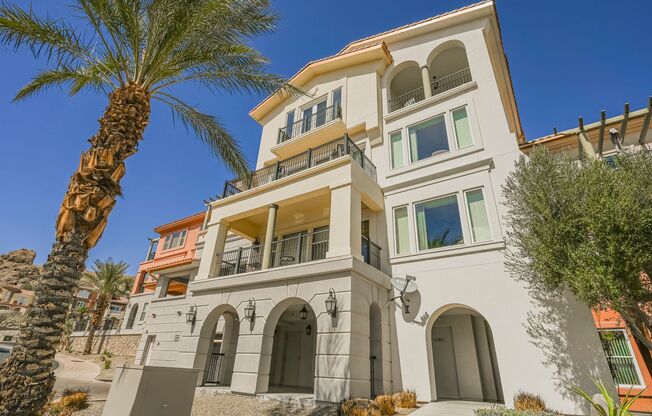 Spacious 4 Bedrooms at Lake Las Vegas