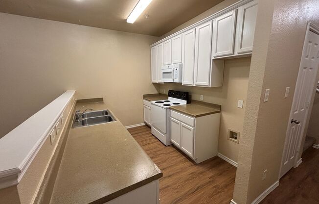 Fantastic 2-Story Townhome with 1-Car Garage! Randolph AFB