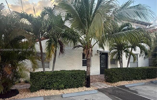 2816 Pine Tree Dr