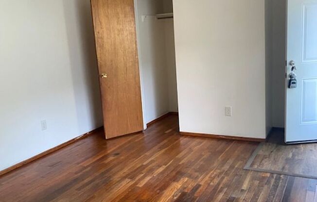 $1091 Goodyear Heights 2 BR  Twinplex for Rent Available June 1