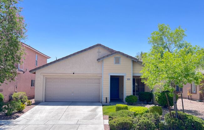 Summerlin South 3 bed 2 bath single story home with vaulted ceilings