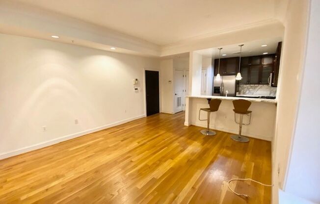 1 bed, 1 bath, $2,300