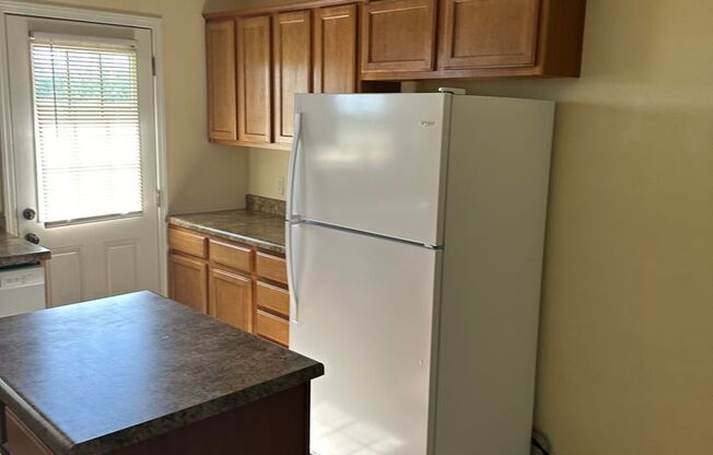 3 beds, 2 baths, $1,400, Unit # 1019 N