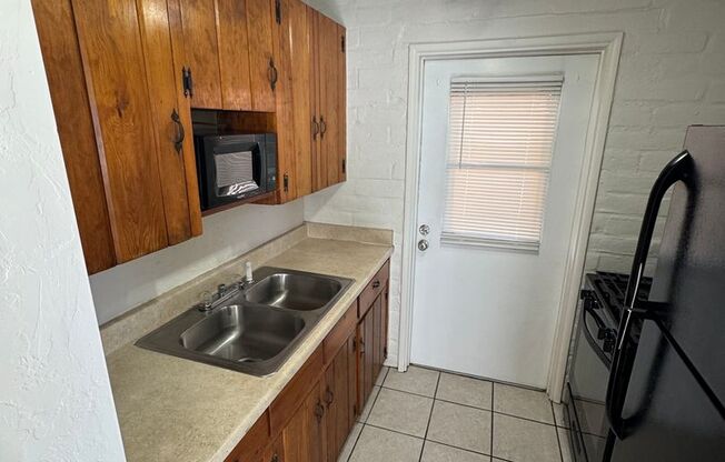 1 bed, 1 bath, 480 sqft, $899, Unit 3235 E. Water St.