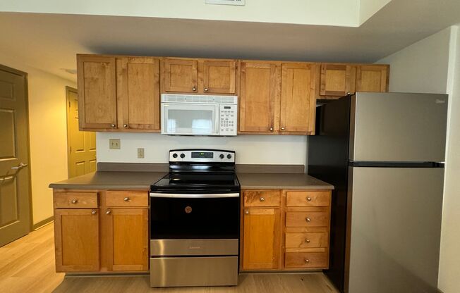 2 beds, 2 baths, 971 sqft, $1,450, Unit 201