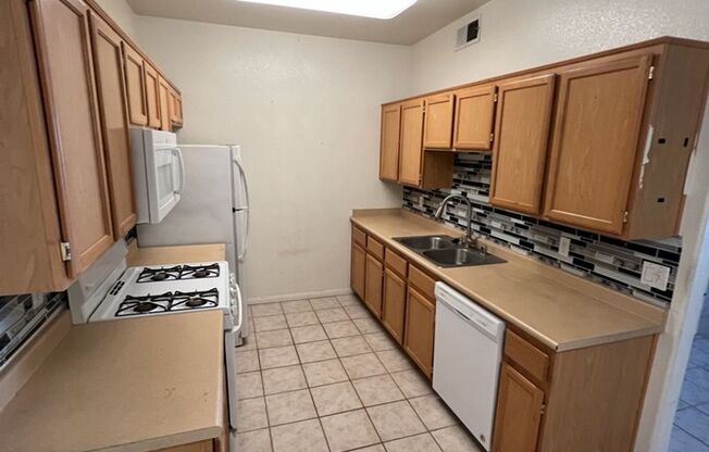 3 Bedroom condo in Gated Community!