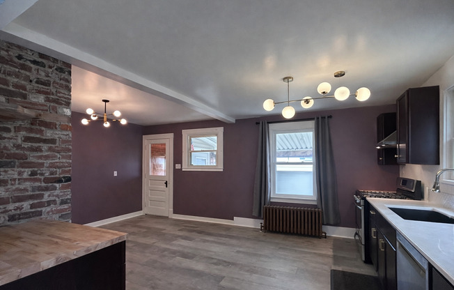 Spacious Single-Family Home w/Sunroom partially finished basment| Pet Friendly | Shaler