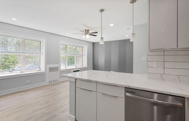3 beds, 1.5 baths, 881 sqft, $2,750, Unit 7070-2S