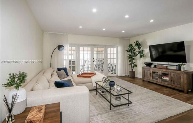 16509 Fox Den Ct # 16509, Miami Lakes, FL 33014