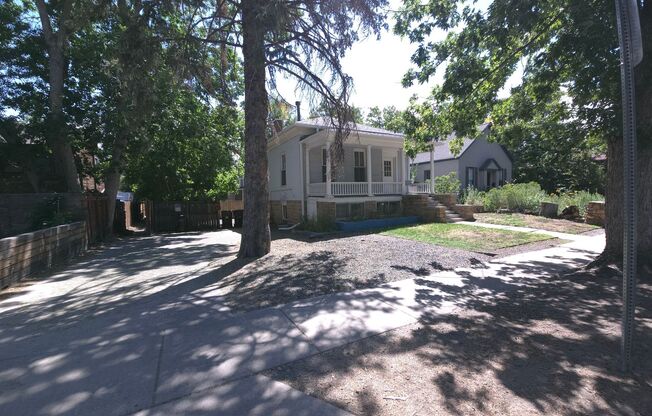 Spacious 4 Bed 2 Bath in Goss/Grove!