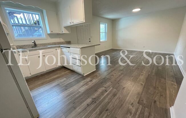 See This Renovated 2 Bedroom In Green Oaks!