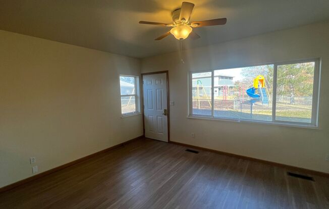 2 beds, 1 bath, 868 sqft, $1,605, Unit 7