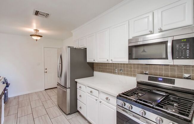 Wonderful SINGLE FAMILY HOME in DEL CERRO