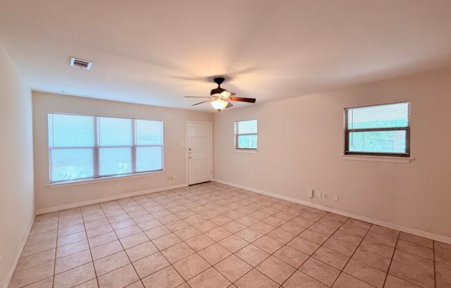 COZY 3 BEDROOM - CENTRAL LOCATION - QUIET CUL-DE-SAC