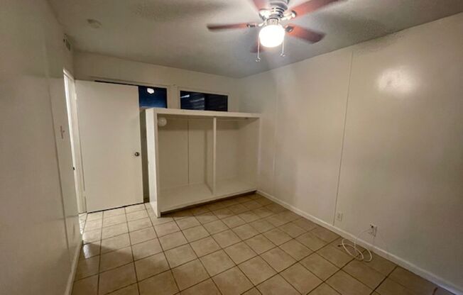 2 beds, 1 bath, 950 sqft, $1,250, Unit 809