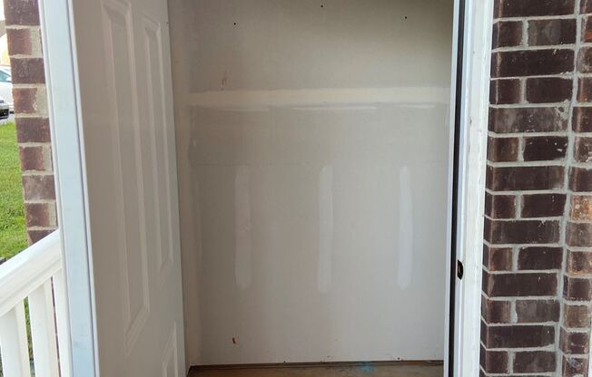 1 bed, 1 bath, 687 sqft, $775, Unit O10