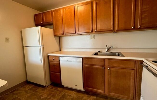 2 beds, 1 bath, 900 sqft, $1,525, Unit 933
