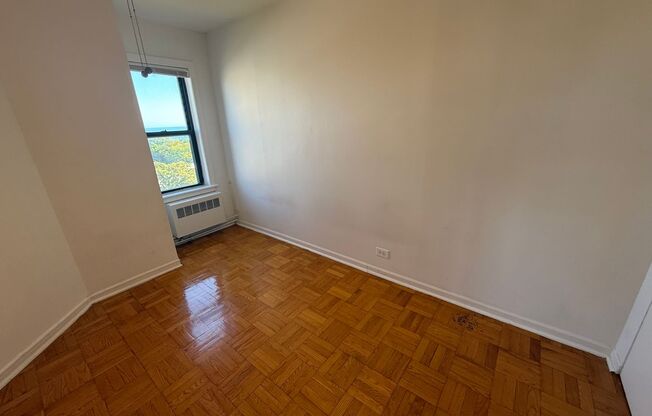 3 beds, 1 bath, 1,000 sqft, $2,195, Unit 1607