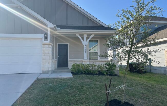 Beautiful 3/2  Home in Overlook at Creekside