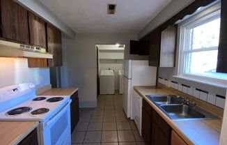 2 beds, 1 bath, 930 sqft, $800, Unit Apt 1