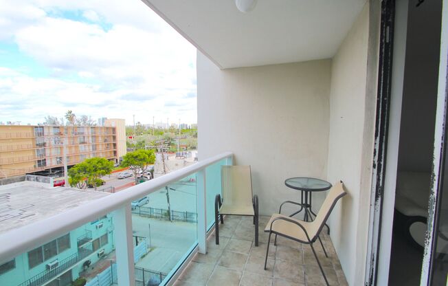 Spacious 1-Bedroom Condo at 1035 West Avenue with Access to Luxury Bayfront Amenities