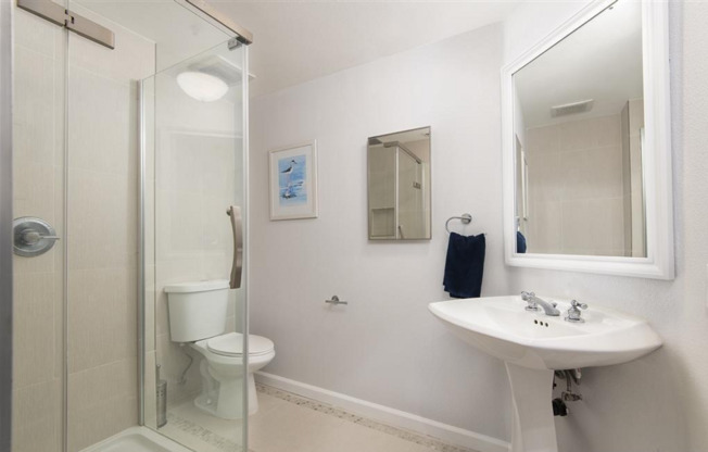 2BR/2BA Downtown Marina District Condo - Gated Community, In-Unit Laundry, Assigned Parking, and Pet Friendly!