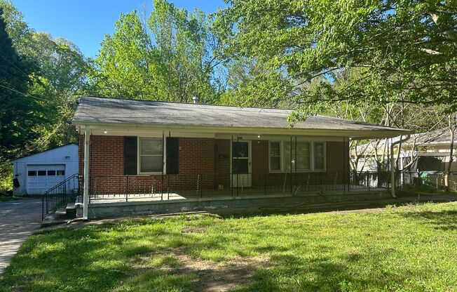 895 Laurel Street: 3BD, 3BA Home with Master on the Main and 1 Full Bedroom & Bathroom in the Lower Level.  Convenient to Restaurants, Hartsfield International Airport as well as I-85 and I-285,. AVAILABLE NOW!
