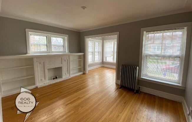 East Albany Park Apts for Rent!