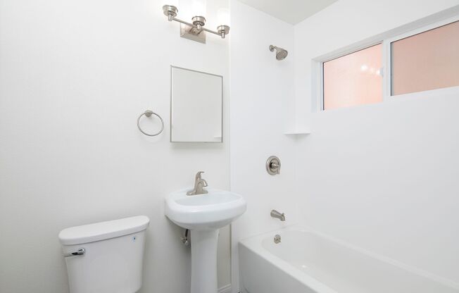 3 beds, 2 baths, 1,100 sqft, $3,195, Unit 59