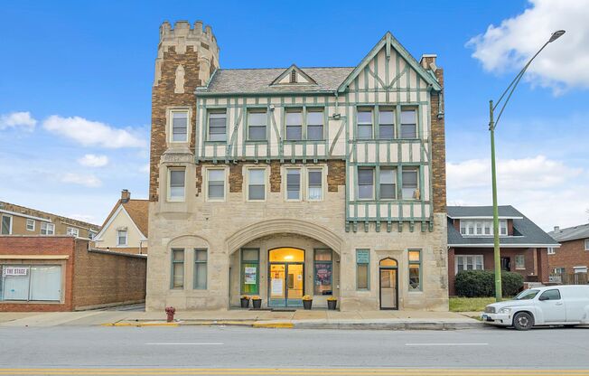2324 W 111th