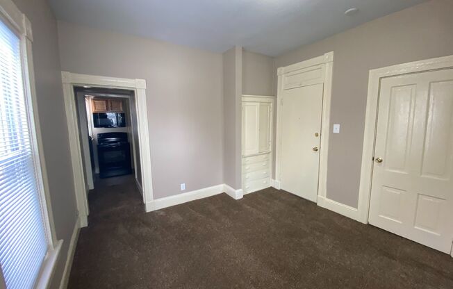 206 W Creighton