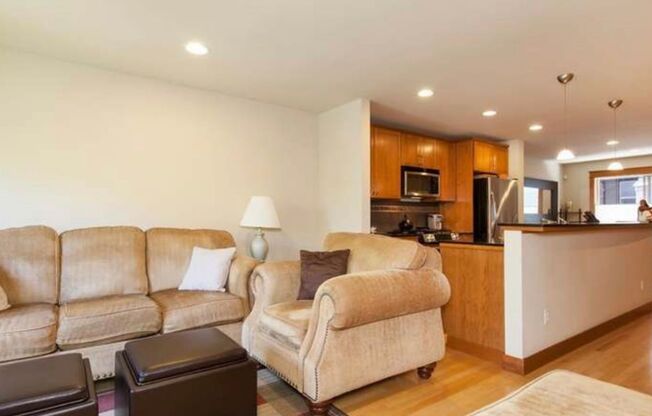 3 beds, 3.5 baths, $4,495