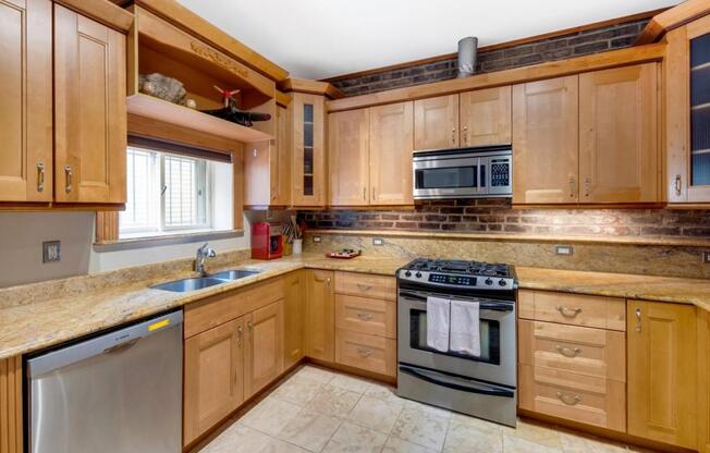2 beds, 1 bath, 1,000 sqft, $5,250