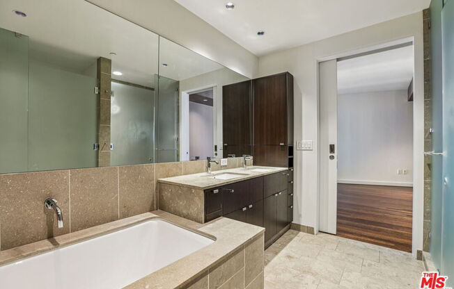 2 beds, 2.5 baths, 2,000 sqft, $7,995, Unit 5A