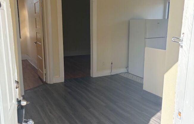 2 beds, 1 bath, 850 sqft, $1,395, Unit Apt. B